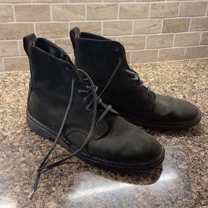 Men’s Clark shade boots size 11.
